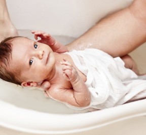 baño bebé recién nacido