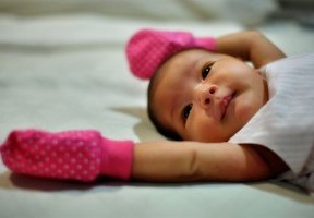 Está bien que los recién nacidos tengan hipo