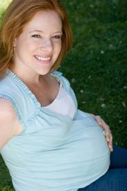smiling-pregnant-woman-red-hair