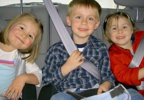 zuga-dejas-que-tus-niños-anden-sin-cinturon