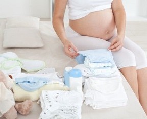 que debo llevar a la clinica para el parto